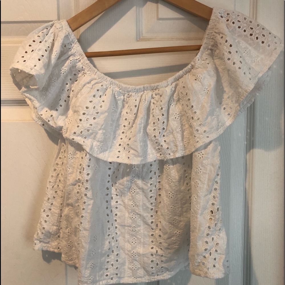 Style Envy White eyelet women’s top - size M.